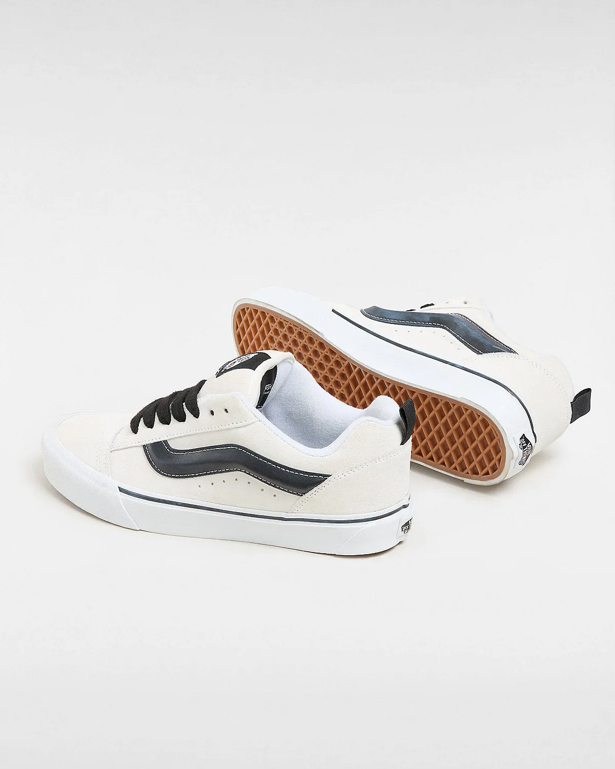 VANS Unisex Knu Skool Trainers - White / Black